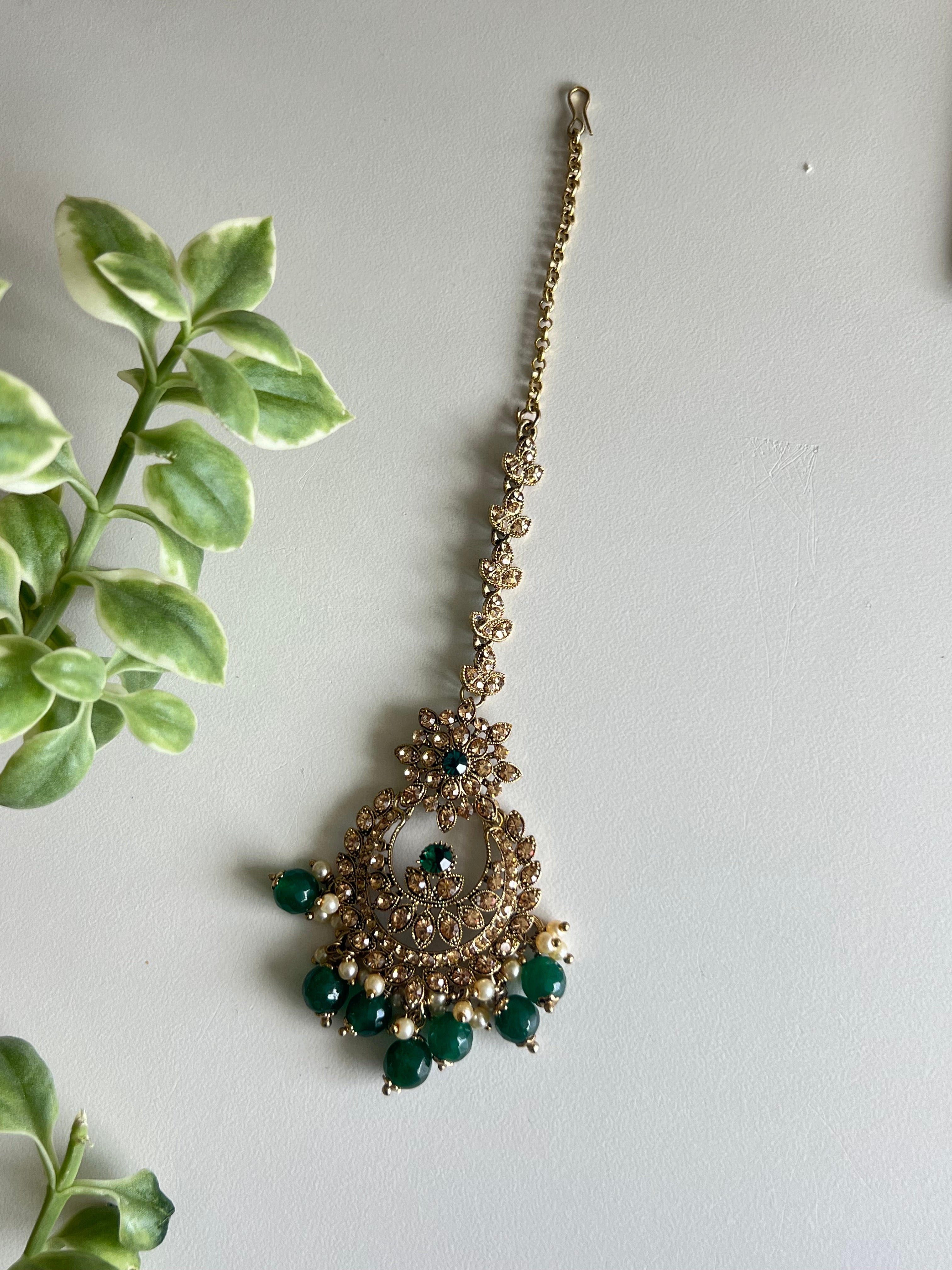 Abhira necklace set