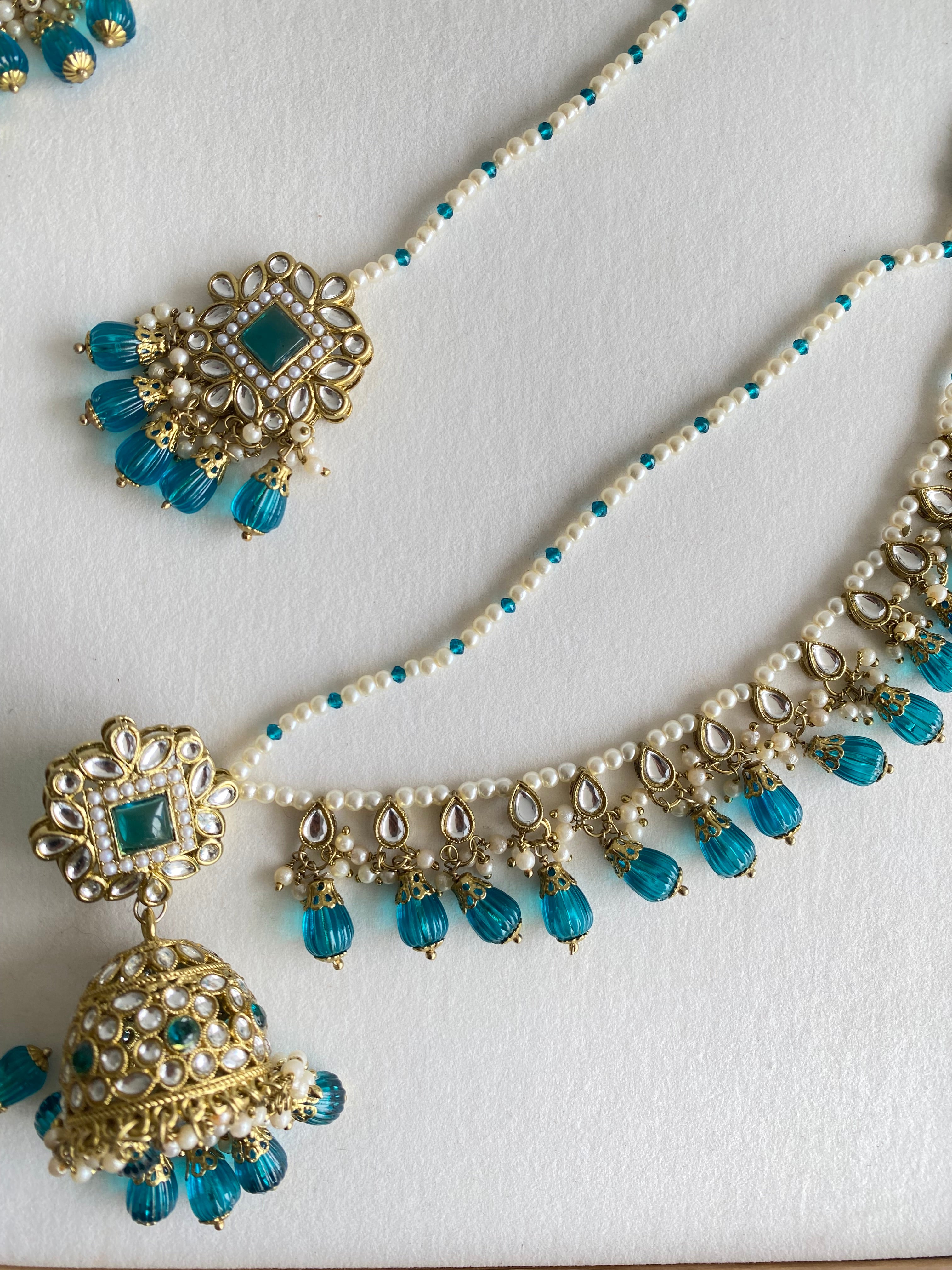 Fizza Choker Set