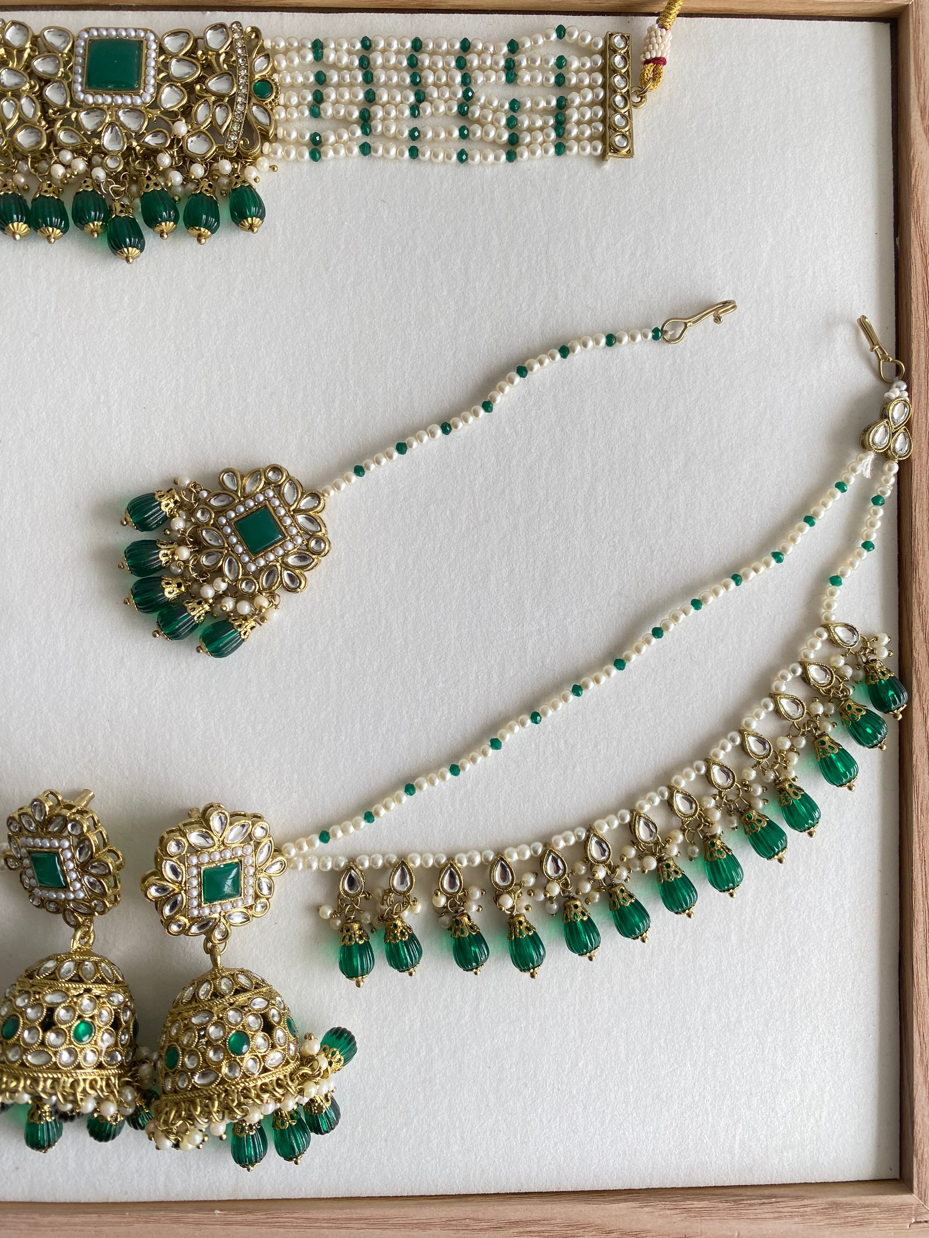 Fizza Choker Set