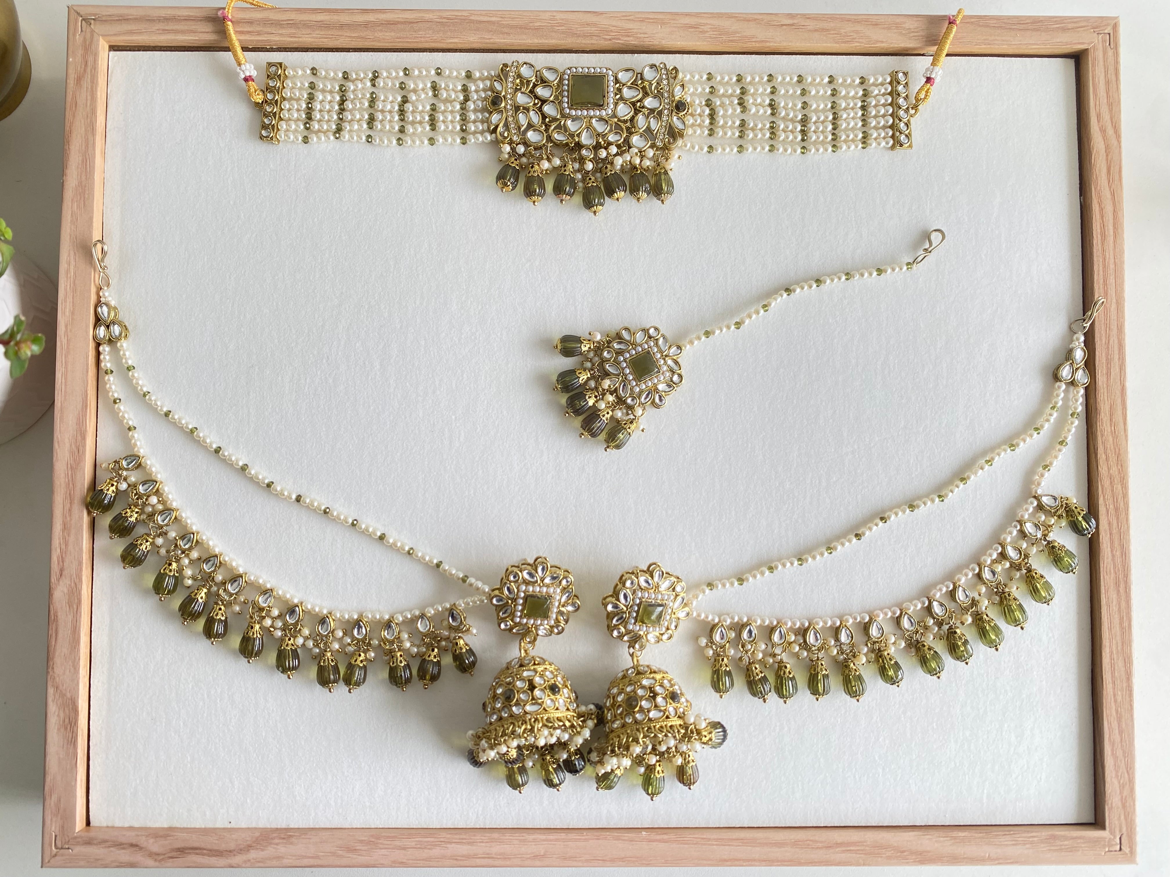 Fizza Choker Set
