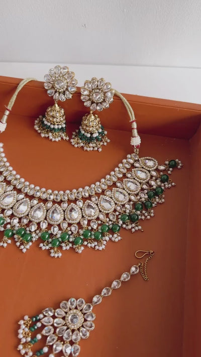 Nilu Necklace Set