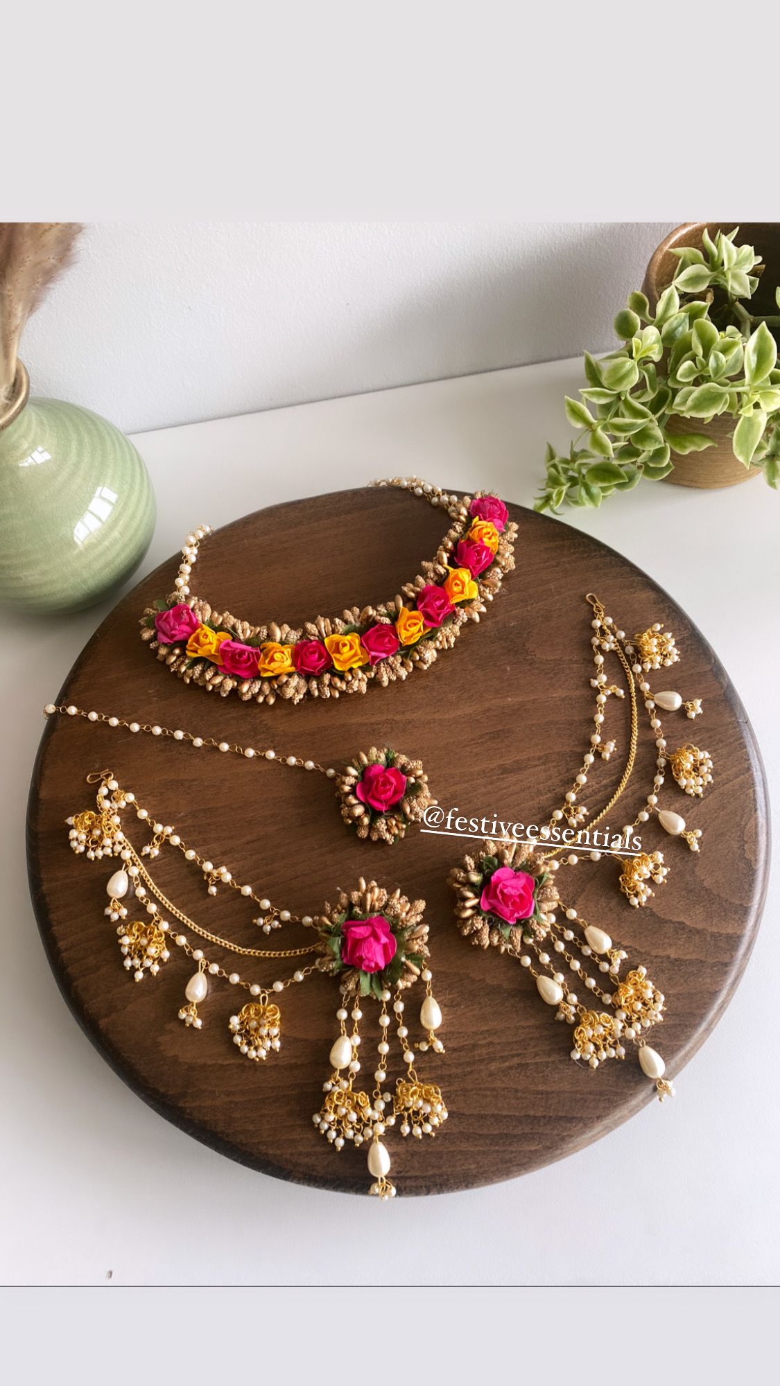 Jasleen Floral Choker Set