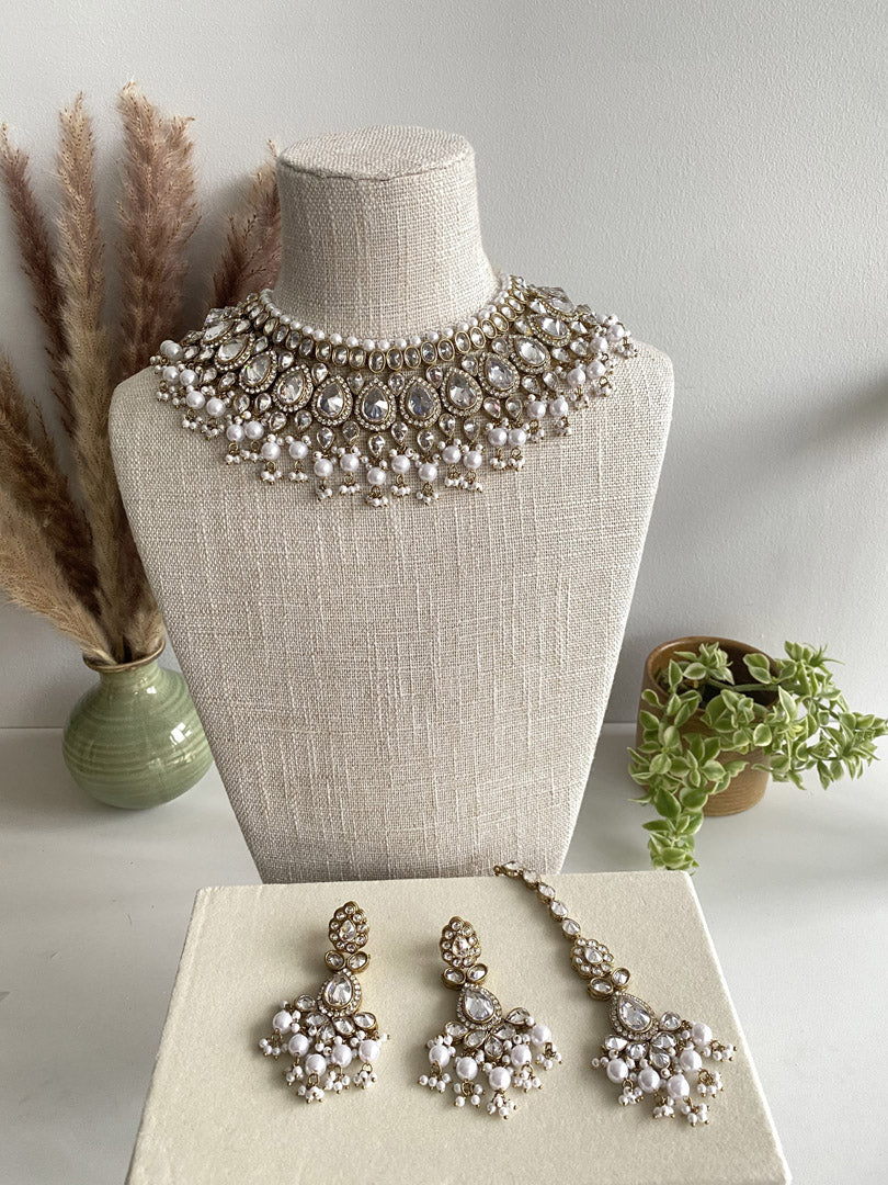 Nilu Necklace Set