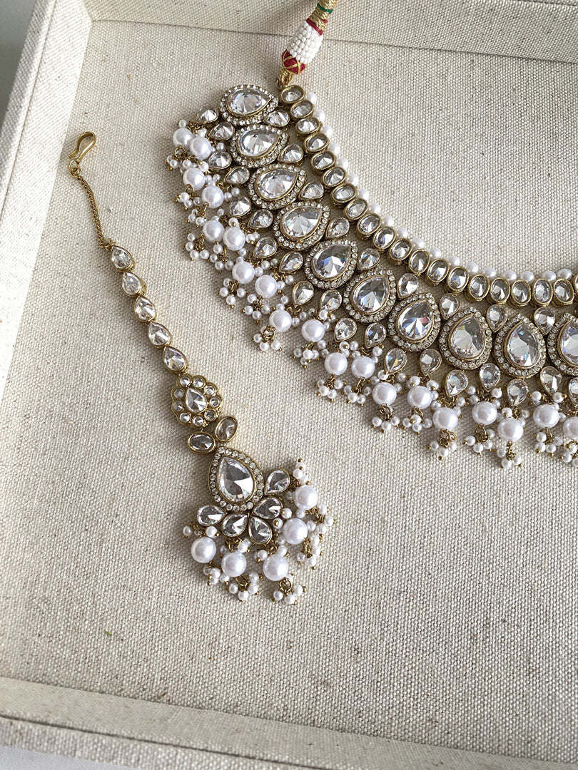 Nilu Necklace Set