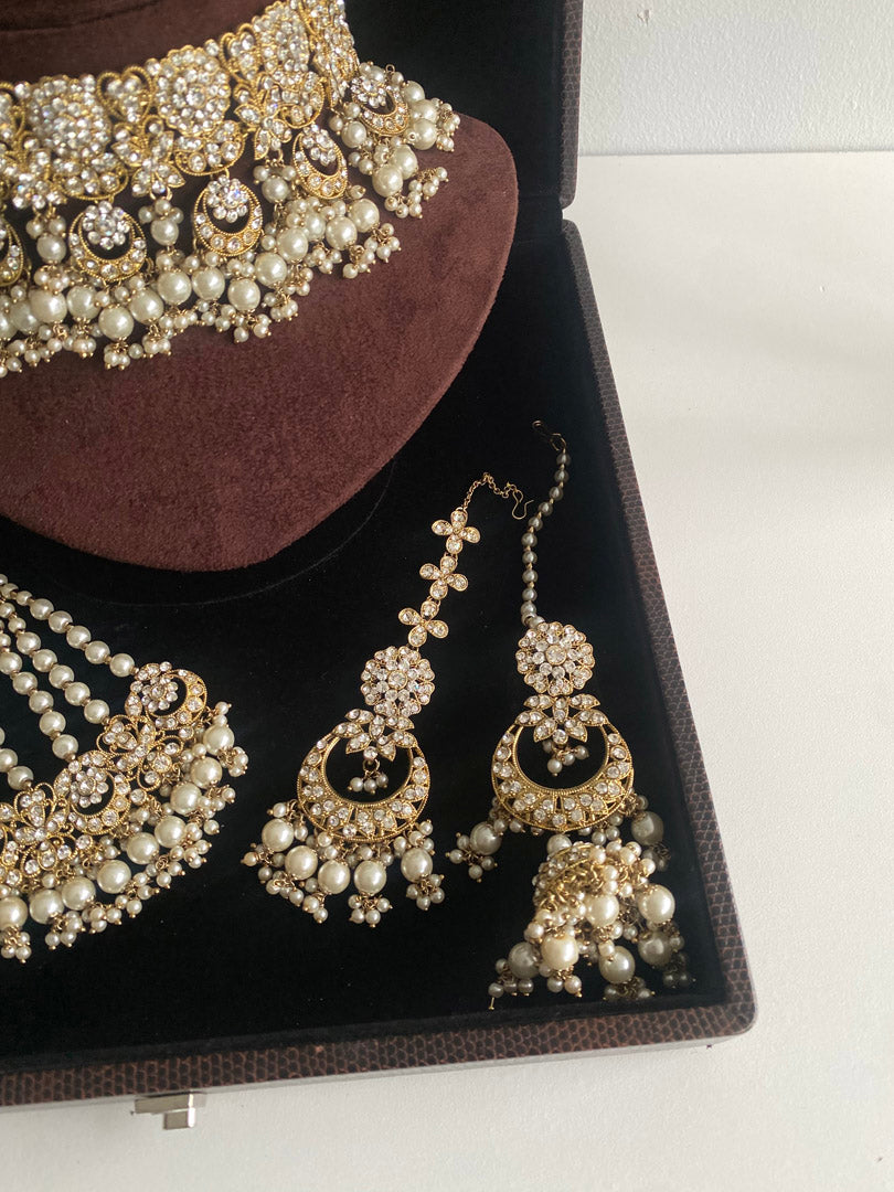 Anam Choker Set