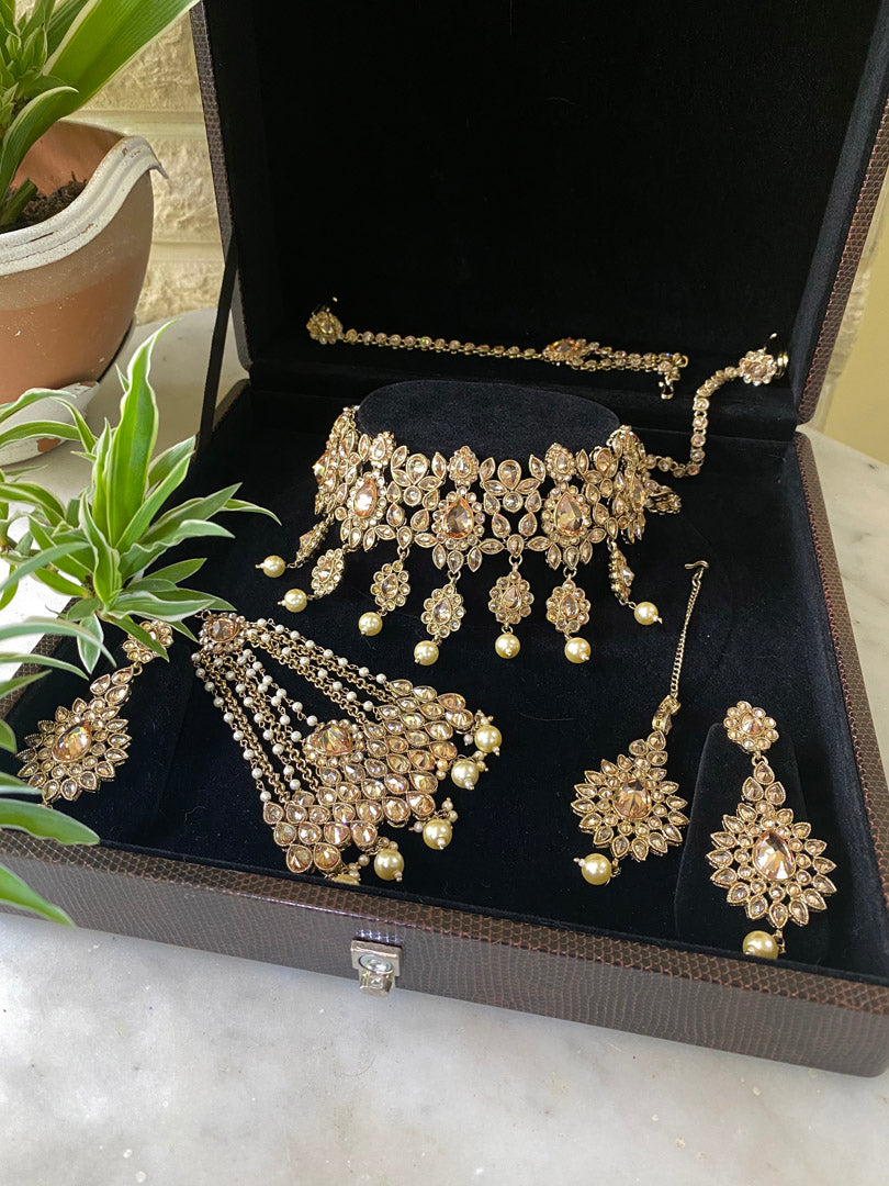 Anika Choker Set