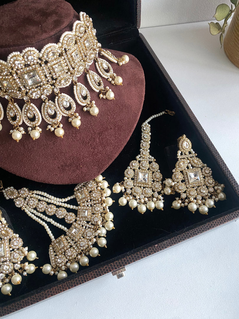 Munira Choker Set - Golden