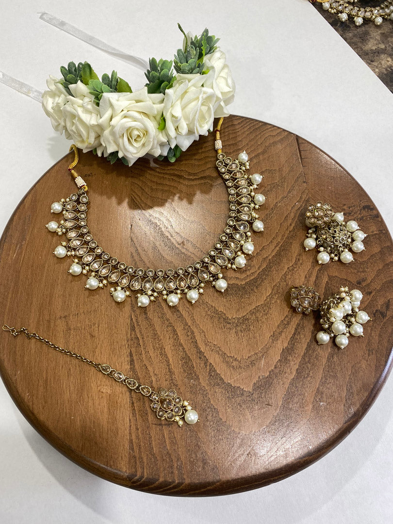 Vani Necklace Set - Golden