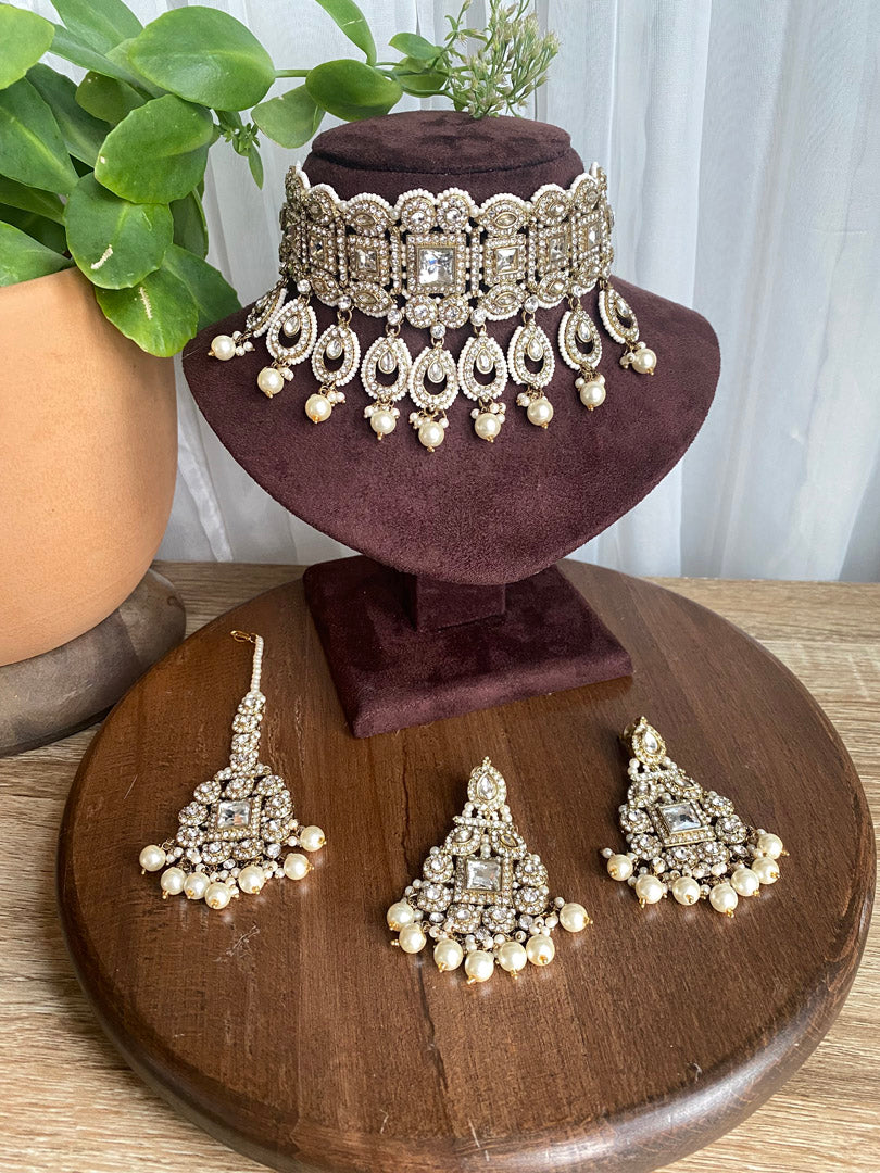 Munira Choker Set - Golden