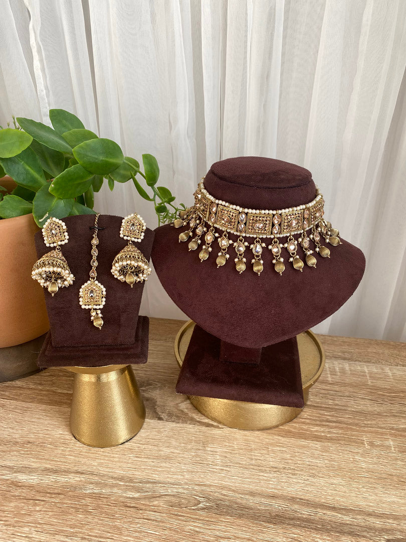 Reeva Choker set