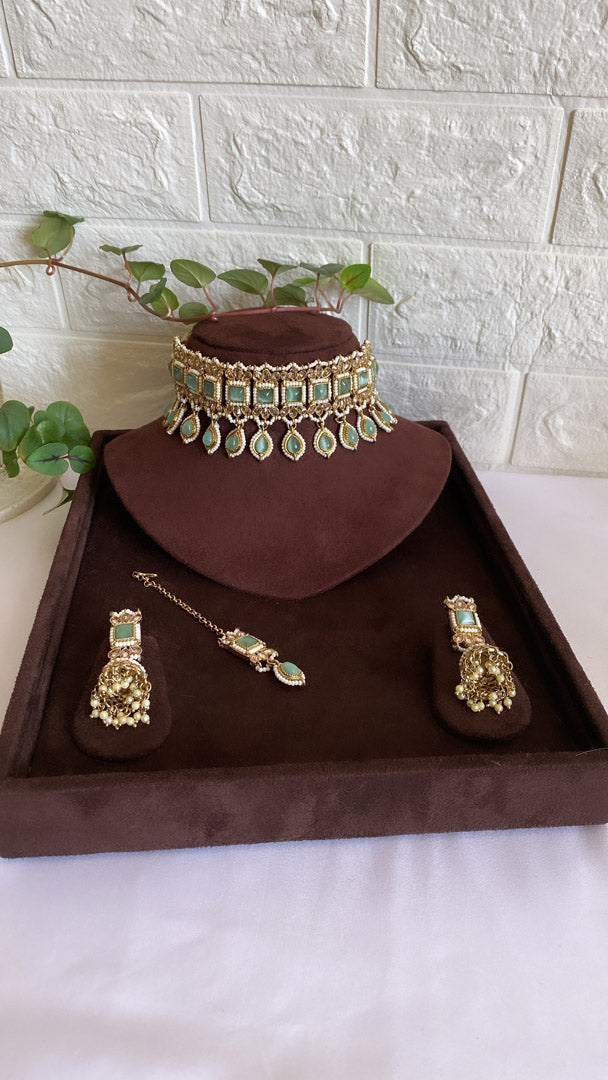 Shonali Choker Set