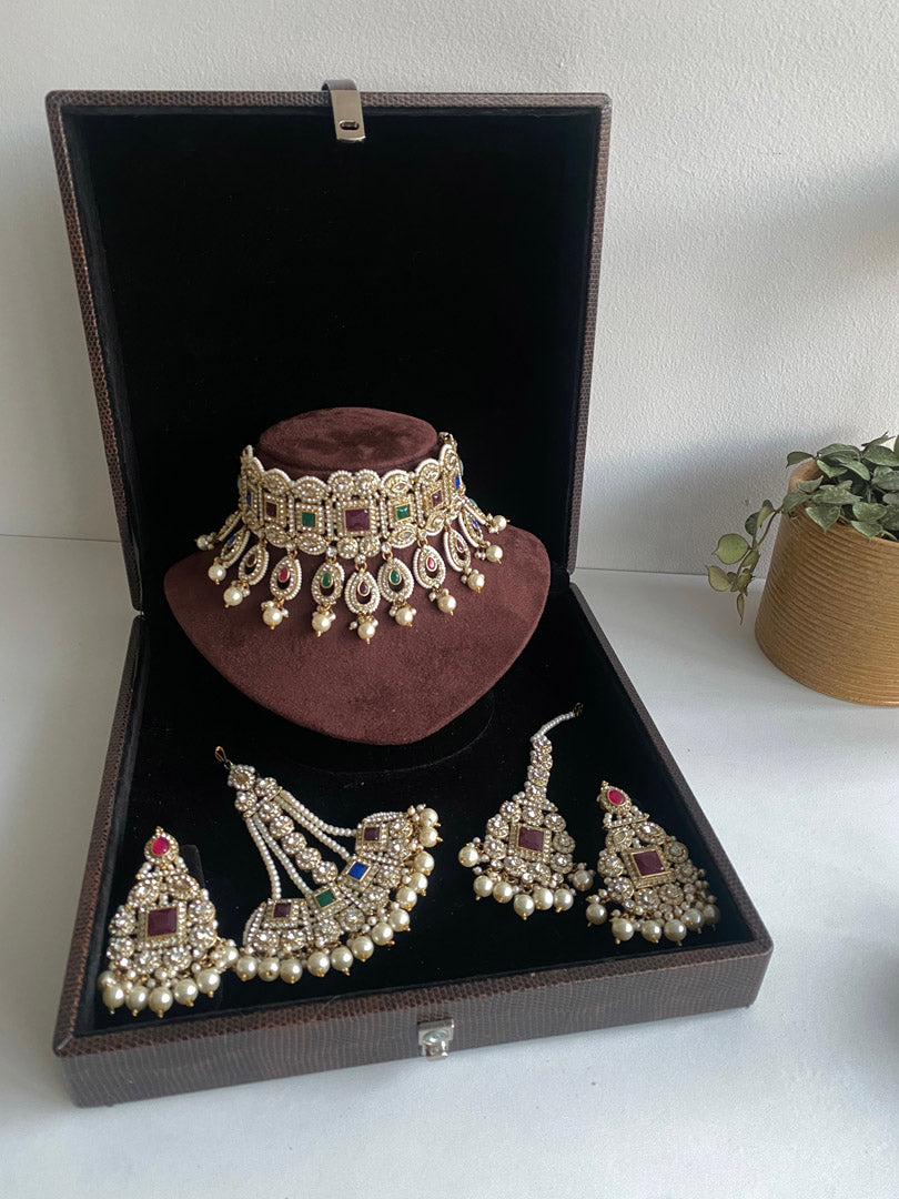 Munira Choker Set