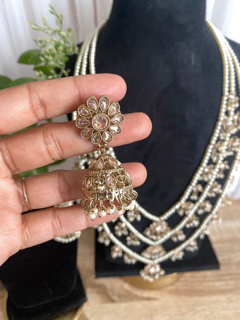 Mahira set offers an Elaborate Necklace and Earrings. If you want any specific color other than mentioned, please contact us on whatsapp at +1(313)727-1045.